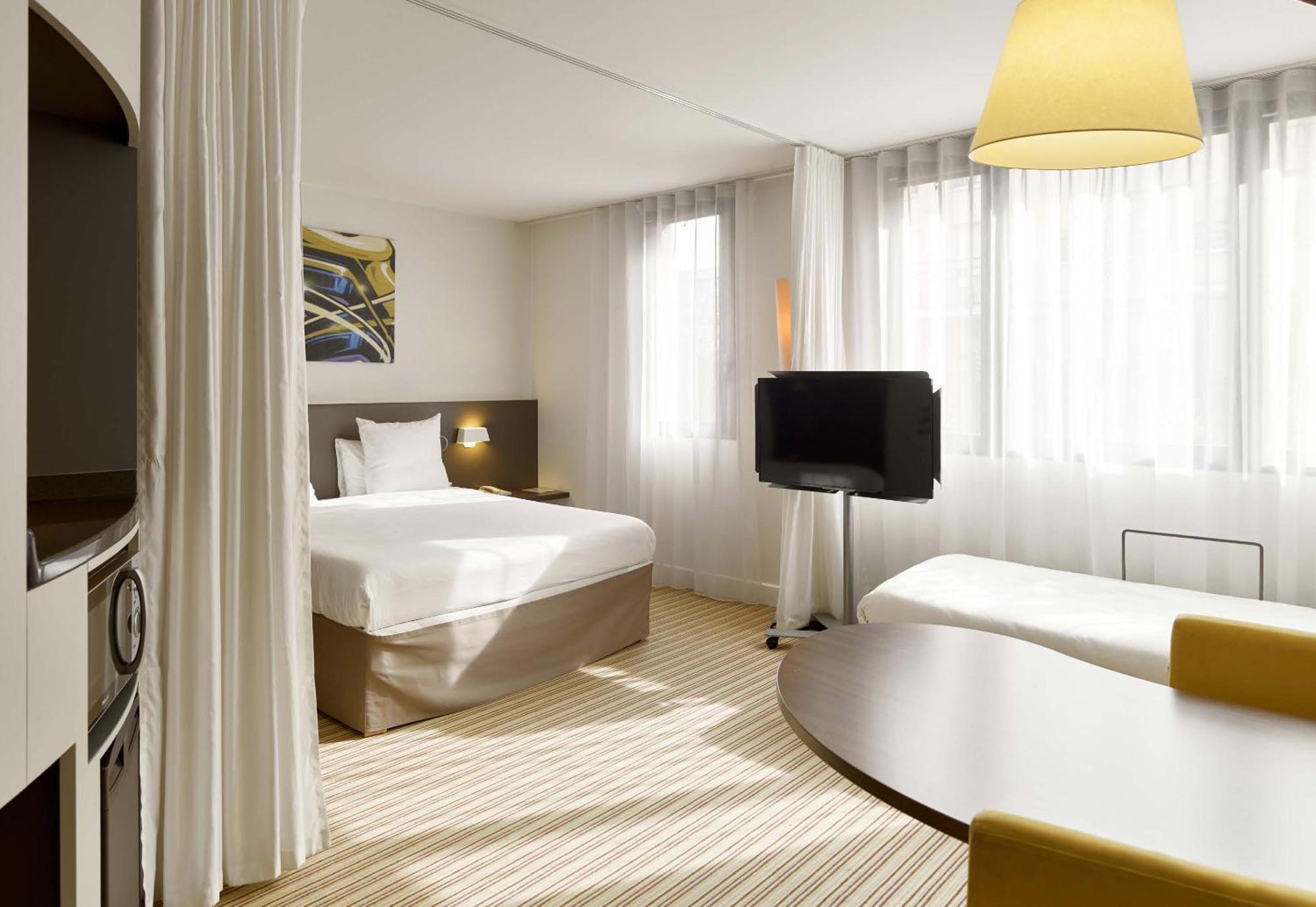 B&B Hotel Rueil-Malmaison Gare מראה חיצוני תמונה
