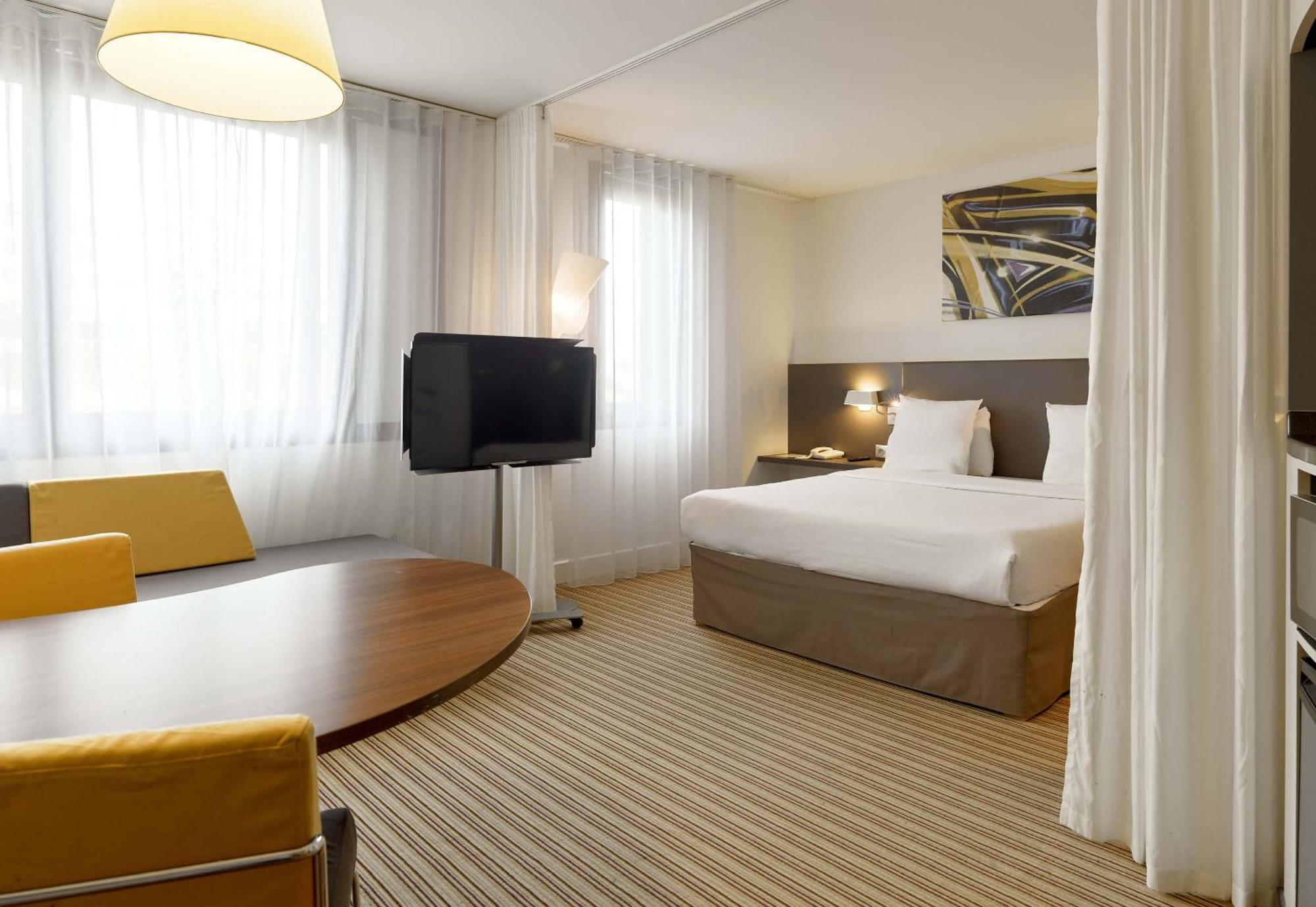 B&B Hotel Rueil-Malmaison Gare מראה חיצוני תמונה
