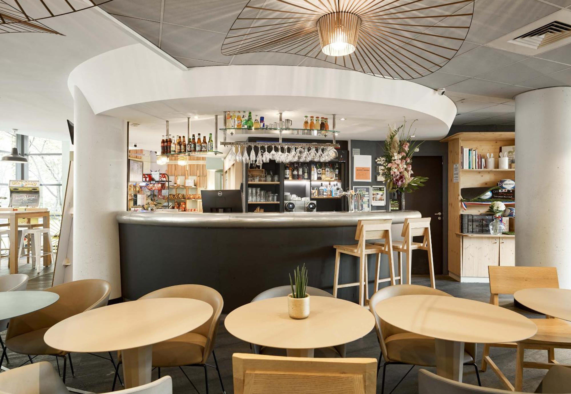B&B Hotel Rueil-Malmaison Gare מראה חיצוני תמונה