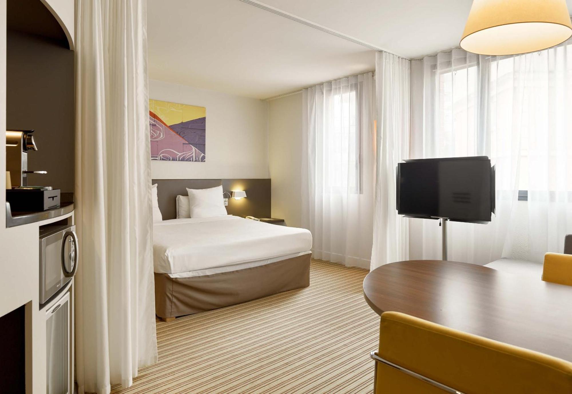 B&B Hotel Rueil-Malmaison Gare מראה חיצוני תמונה