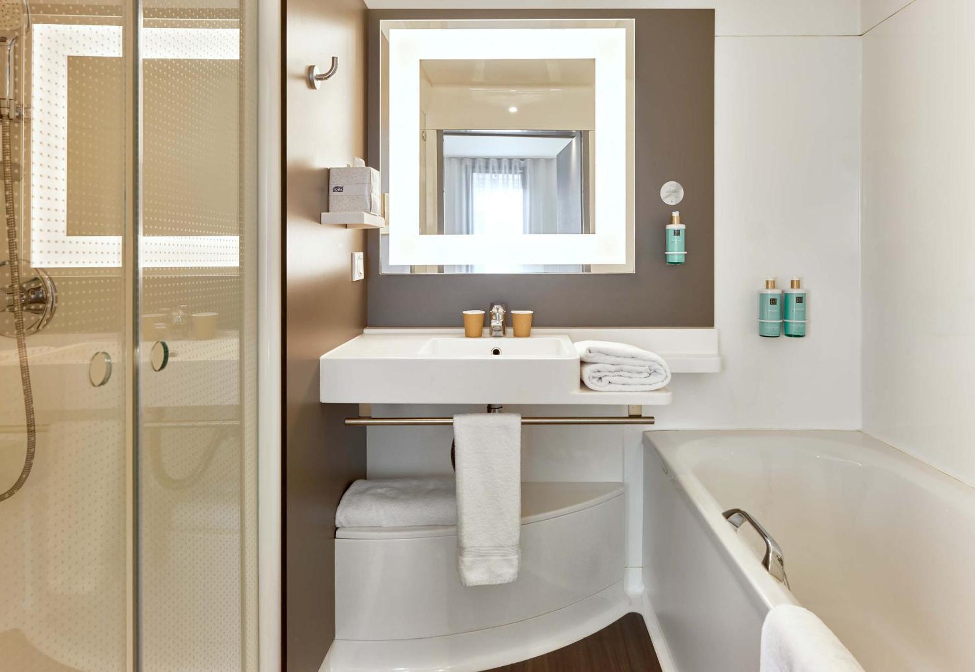 B&B Hotel Rueil-Malmaison Gare מראה חיצוני תמונה