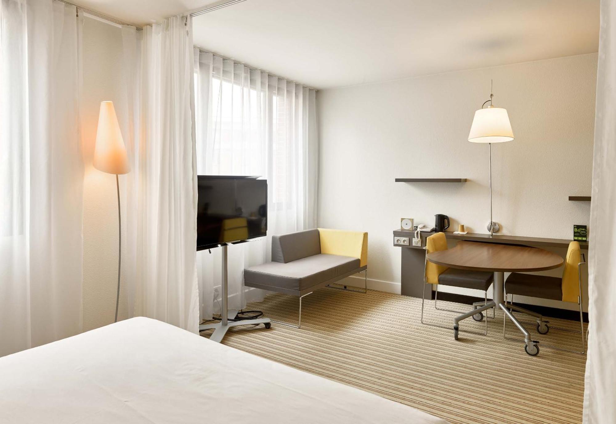 B&B Hotel Rueil-Malmaison Gare מראה חיצוני תמונה