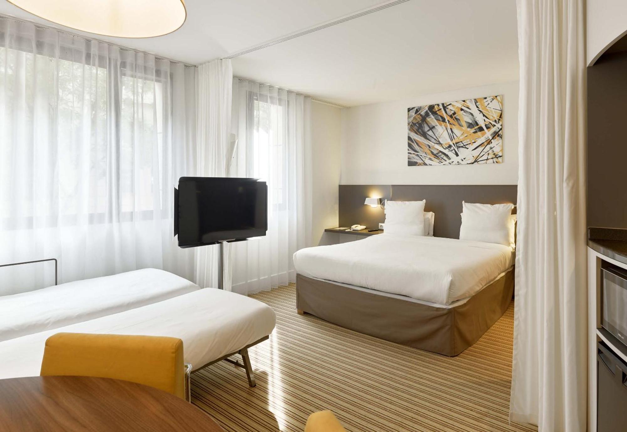 B&B Hotel Rueil-Malmaison Gare מראה חיצוני תמונה