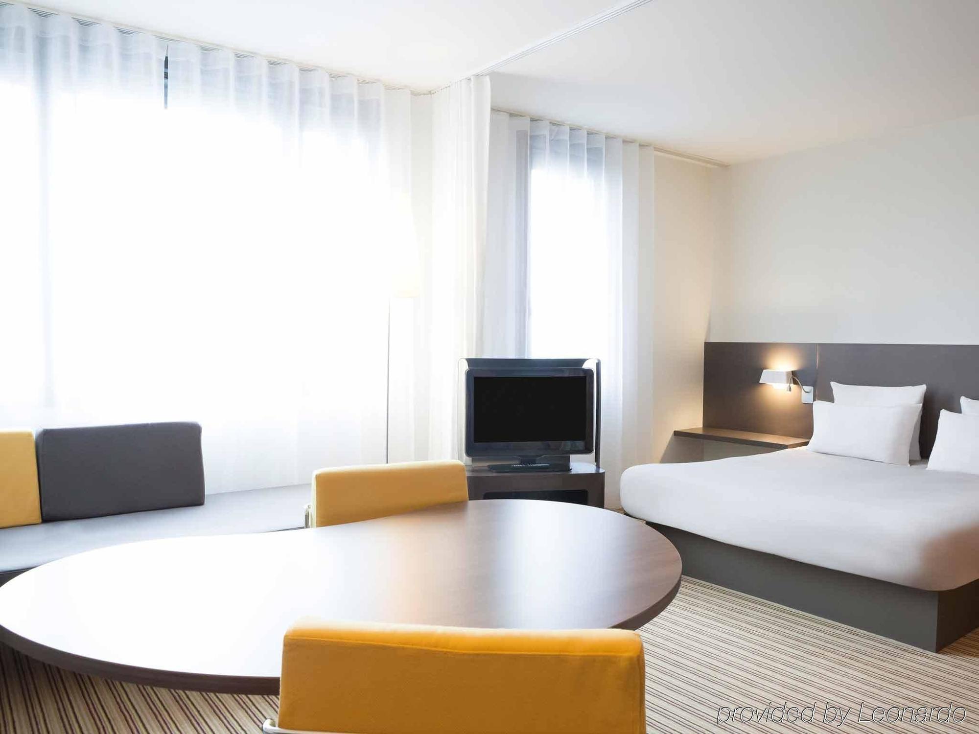 B&B Hotel Rueil-Malmaison Gare מראה חיצוני תמונה