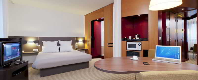 B&B Hotel Rueil-Malmaison Gare מראה חיצוני תמונה