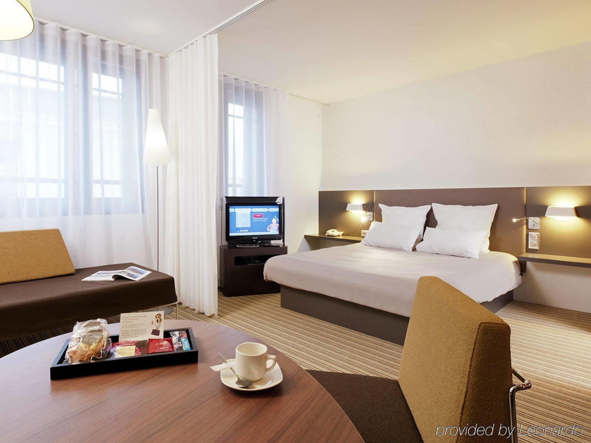 B&B Hotel Rueil-Malmaison Gare מראה חיצוני תמונה