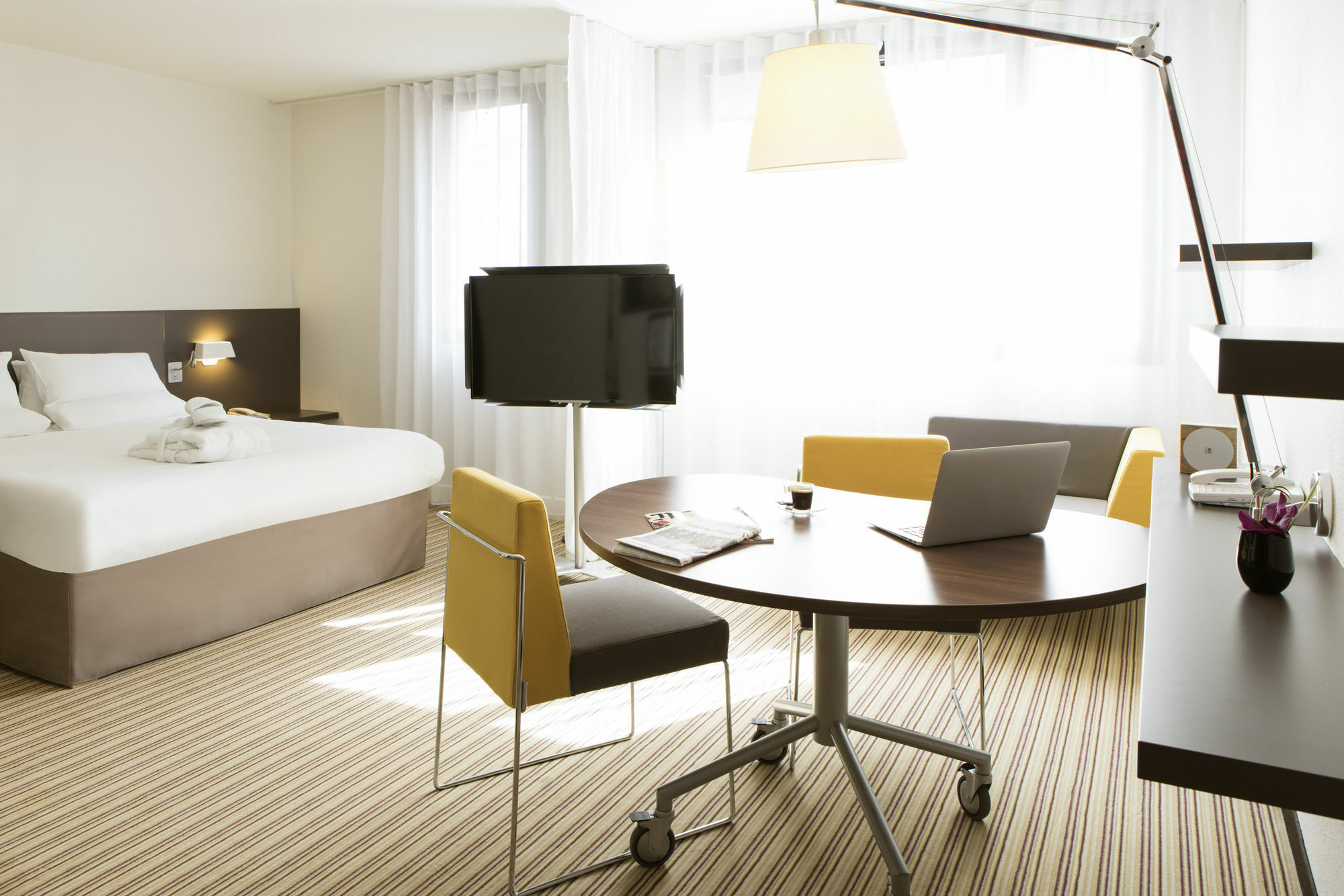 B&B Hotel Rueil-Malmaison Gare מראה חיצוני תמונה