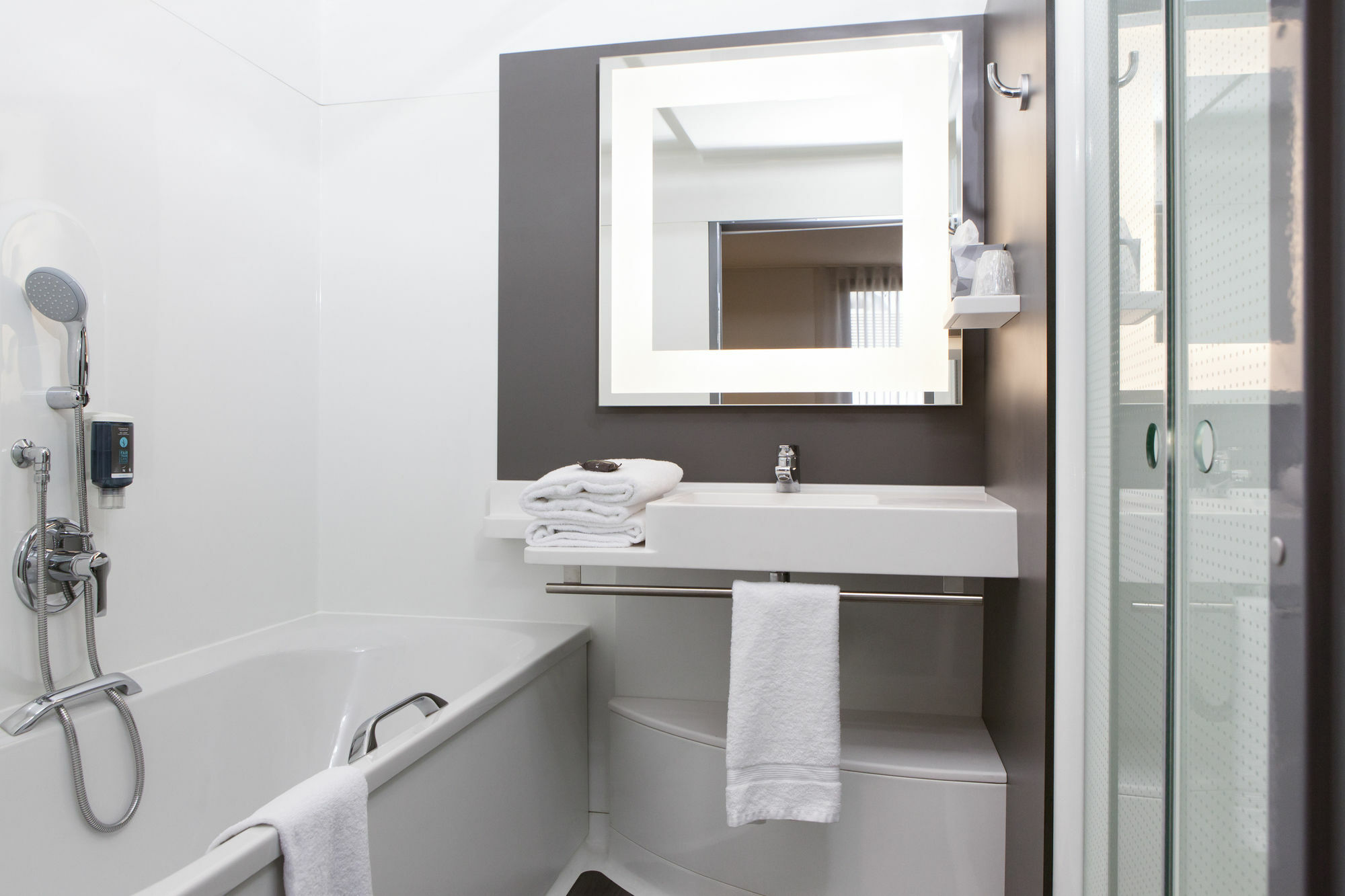 B&B Hotel Rueil-Malmaison Gare מראה חיצוני תמונה